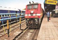 टाटा-हावड़ा पूजा स्पेशल के किराए में रेलवे ने चेयर कार (एसी) में 315 रुपये का इजाफा कर दिया है