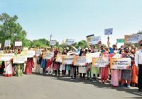 भोपाल में गांधी के सामने शिक्षकों ने किया सत्याग्रह